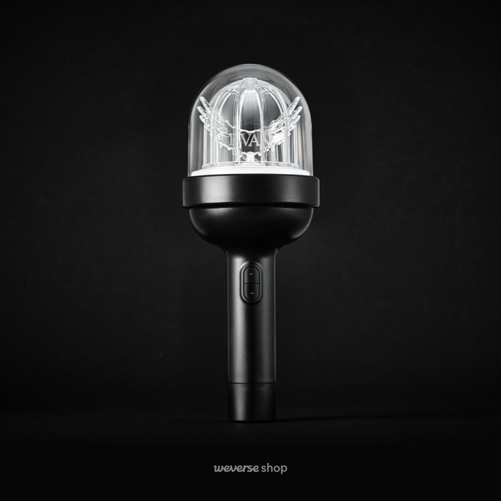 (PRE- ORDER) EVAN - [OFFICIAL LIGHT STICK]