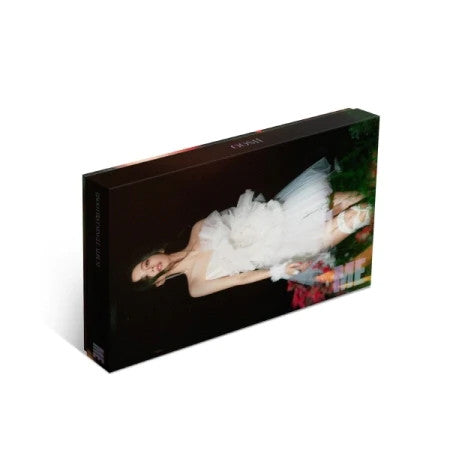 JISOO - [ME] JISOO 1st Single Album (RANDOM Version)